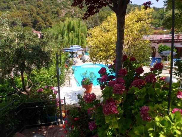 Imagen de la piscina del Hotel Bandb Laino. Foto 10