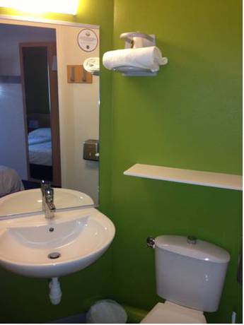 Imagen de la habitación del Hotel Bandb Lille Lezennes Stade Pierre Mauroy. Foto 9