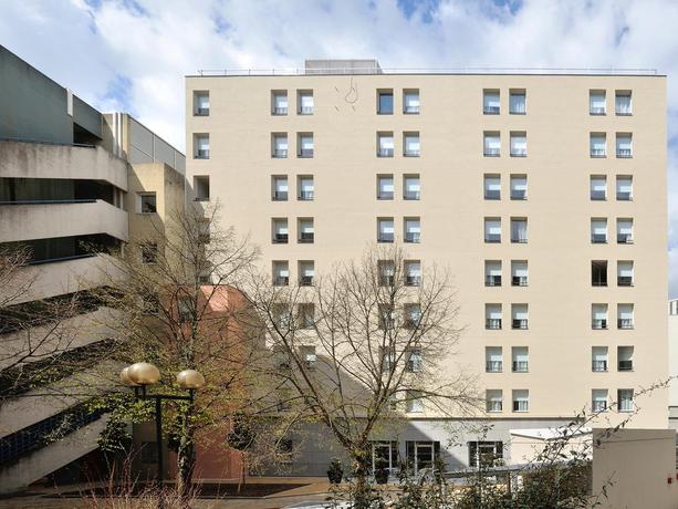 Imagen de los exteriores del Hotel Bandb Lyon Caluire Cité Internationale. Foto 7