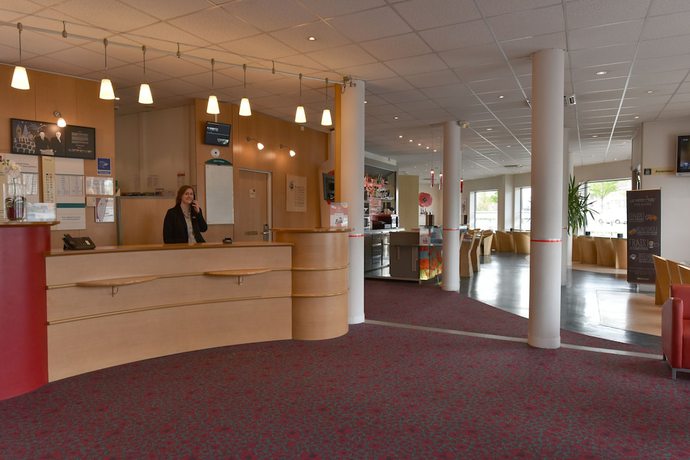 Imagen de los interiores del Hotel Bandb Maubeuge Gare. Foto 10