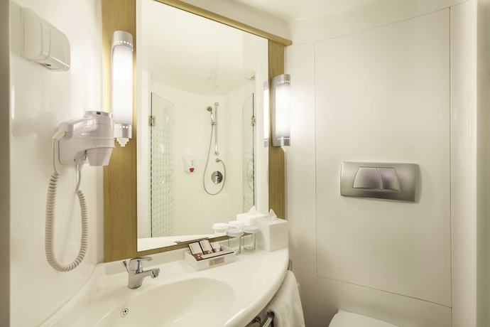 Imagen de la habitación del Hotel Bandb Maubeuge Gare. Foto 8