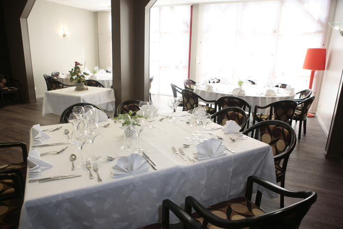 Imagen del bar/restaurante del Hotel Bandb Montb&eacute;liard-sochaux. Foto 4