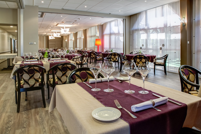 Imagen del bar/restaurante del Hotel Bandb Montb&eacute;liard-sochaux. Foto 6