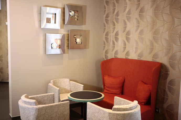 Imagen del bar/restaurante del Hotel Bandb Montb&eacute;liard-sochaux. Foto 7