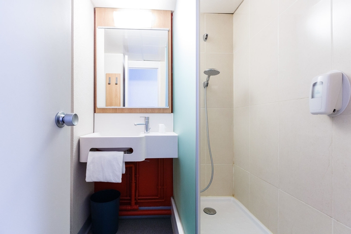 Imagen de la habitación del Hotel Bandb Orly Rungis Aéroport. Foto 15