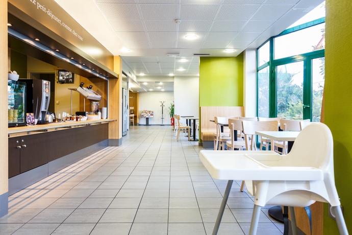 Imagen del bar/restaurante del Hotel Bandb Orly Rungis Aéroport. Foto 2