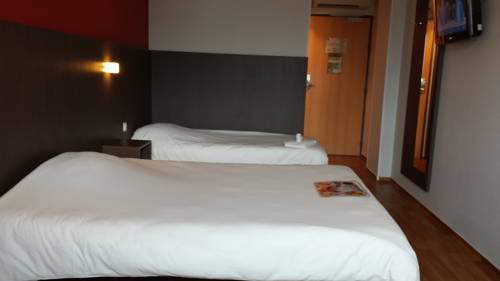 Imagen de la habitación del Hotel Bandb Pau Lescar. Foto 13