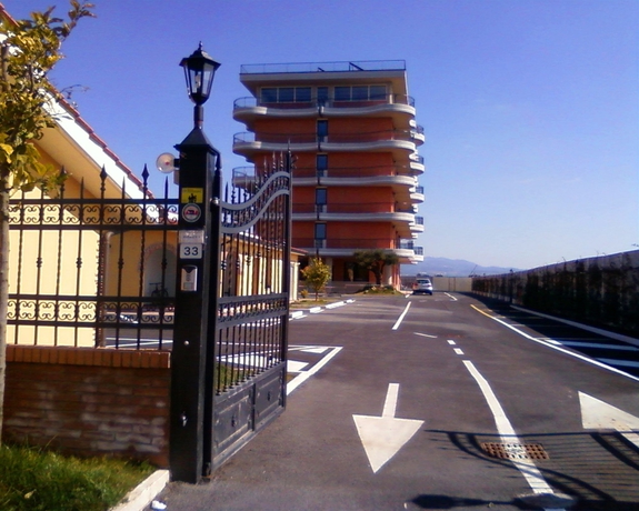 Imagen de los exteriores del Hotel Bandb Pomezia Cortese. Foto 9