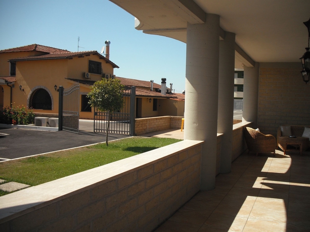 Imagen de los exteriores del Hotel Bandb Pomezia Cortese. Foto 11