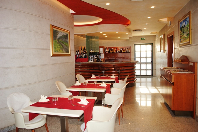 Imagen del bar/restaurante del Hotel Bandb Prestige Ornago. Foto 3