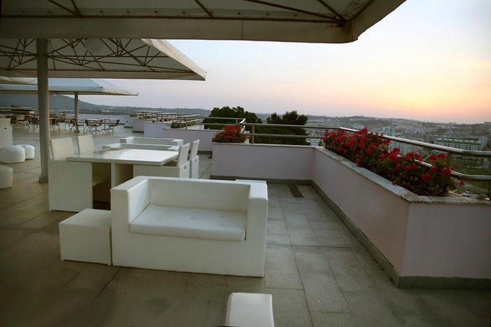 Imagen de los exteriores del Hotel Bandb Sado Setúbal. Foto 11