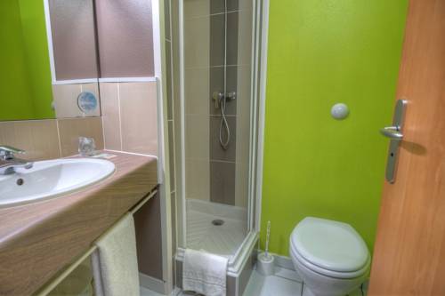 Imagen de la habitación del Hotel Bandb Saint-etienne Monthieu. Foto 13