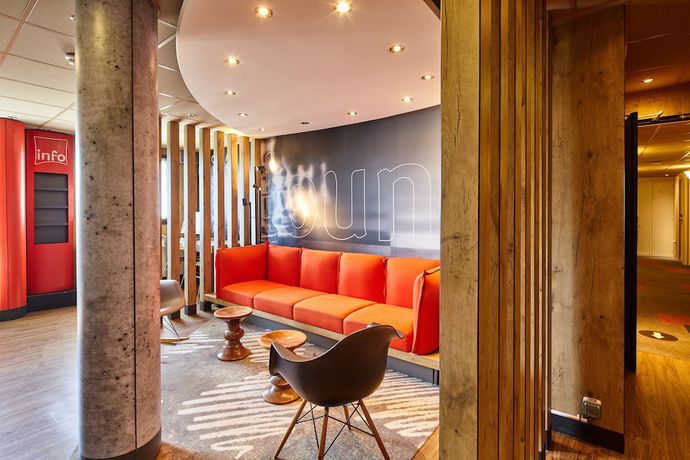 Imagen de los interiores del Hotel Bandb Versailles Le Chesnay. Foto 15