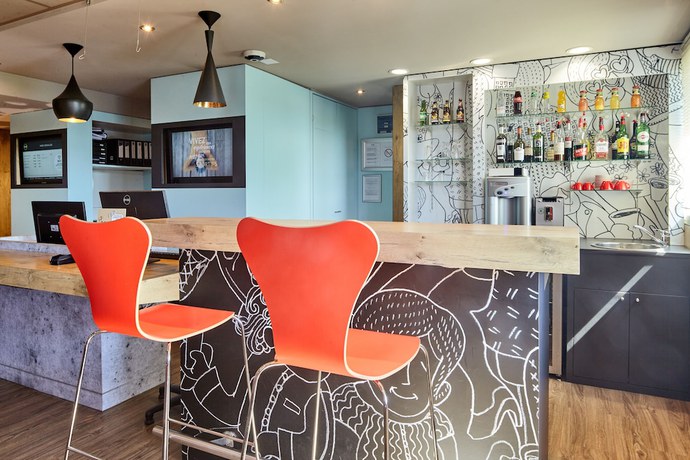 Imagen del bar/restaurante del Hotel Bandb Versailles Le Chesnay. Foto 5