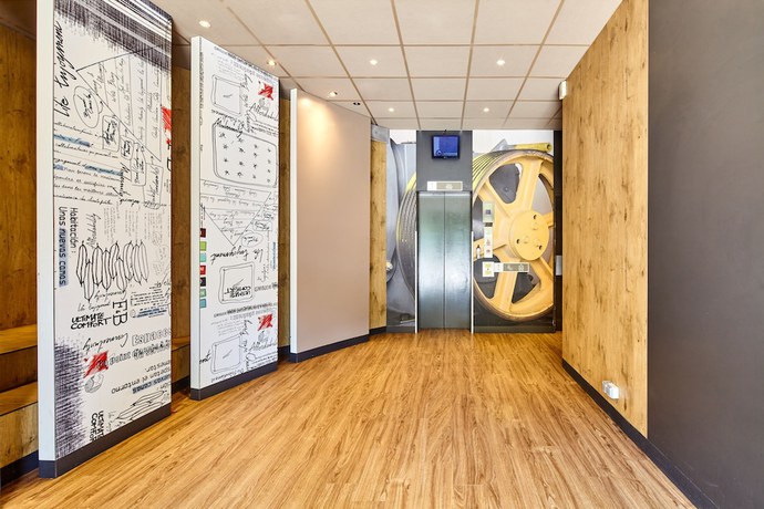 Imagen de los interiores del Hotel Bandb Versailles Le Chesnay. Foto 19