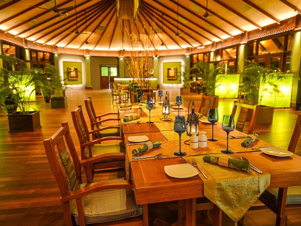 Imagen del bar/restaurante del Hotel Bandos Maldives. Foto 2