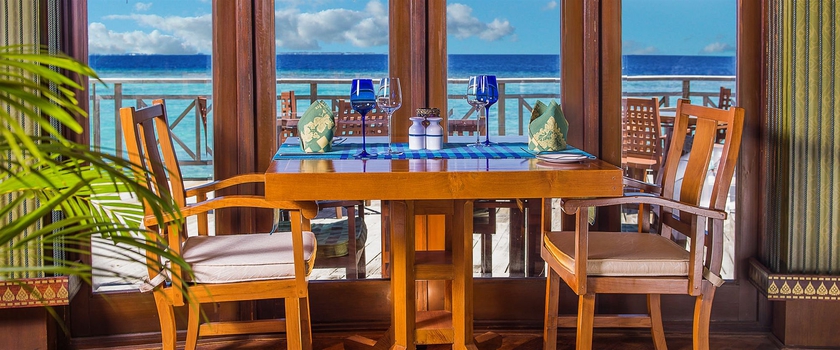 Imagen del bar/restaurante del Hotel Bandos Maldives. Foto 3