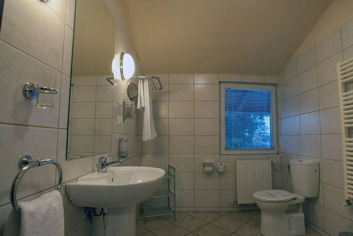 Imagen de la habitación del Hotel Baneasa Parc. Foto 6