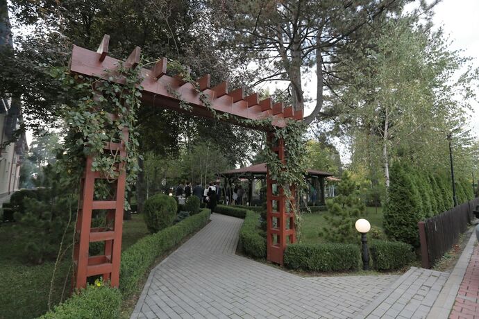 Imagen de los exteriores del Hotel Baneasa Parc. Foto 12