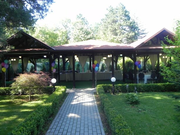 Imagen de los exteriores del Hotel Baneasa Parc. Foto 14