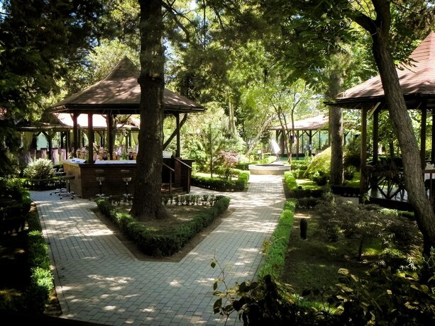 Imagen de los exteriores del Hotel Baneasa Parc. Foto 15