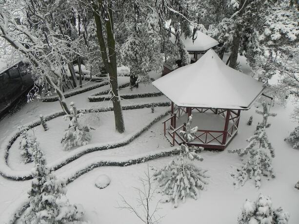 Imagen de los exteriores del Hotel Baneasa Parc. Foto 17