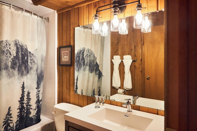 Imagen de la habitación del Hotel Banff Gate Mountain Resort. Foto 14