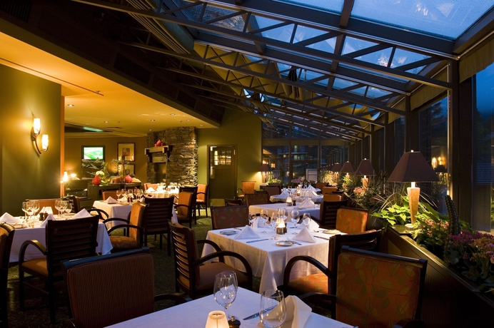 Imagen del bar/restaurante del Hotel Banff Park Lodge. Foto 4