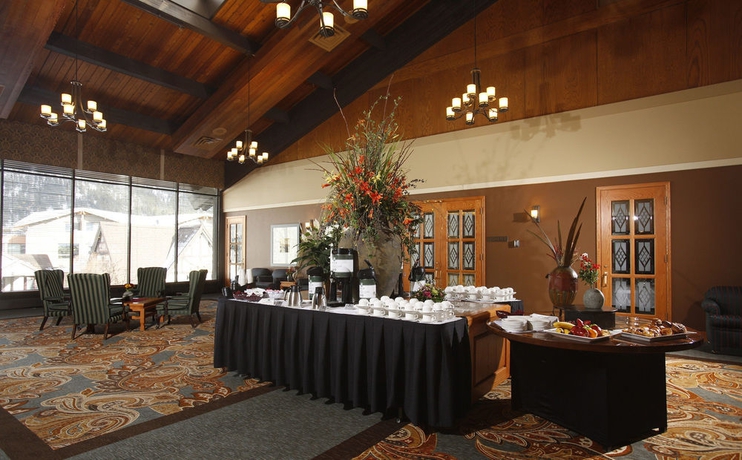 Imagen del bar/restaurante del Hotel Banff Park Lodge. Foto 6