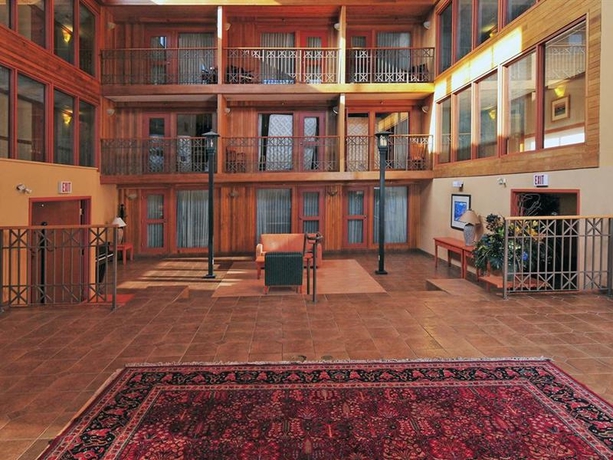 Imagen general del Hotel Banff Ptarmigan Inn. Foto 4