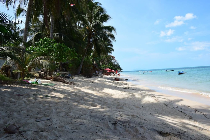 Imagen de los exteriores del Hotel Bang Po Resort. Foto 11