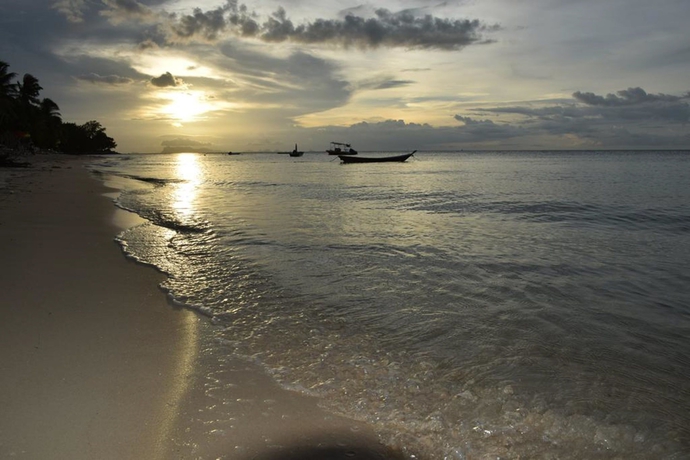 Imagen de los exteriores del Hotel Bang Po Resort. Foto 14