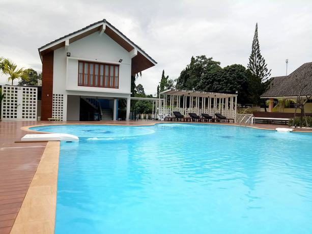 Imagen de la piscina del Hotel Bang Saphan Resort. Foto 14