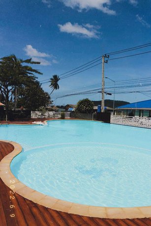 Imagen de la piscina del Hotel Bang Saphan Resort. Foto 15