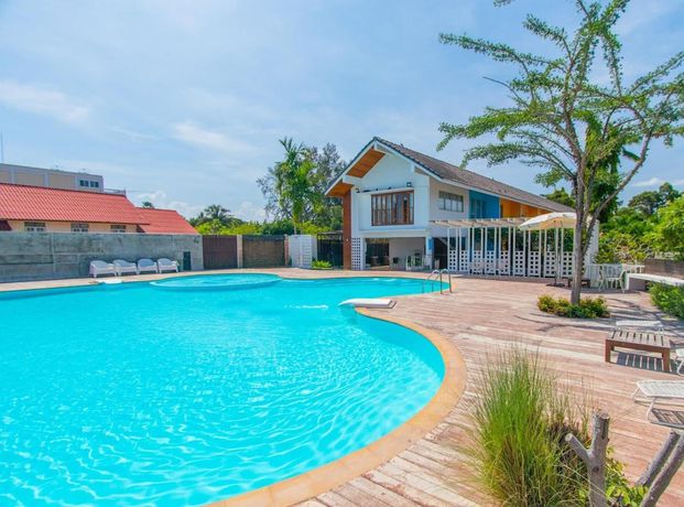 Imagen de la piscina del Hotel Bang Saphan Resort. Foto 18