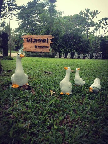 Imagen de los exteriores del Hotel Bang Wela At Suanphung Resort. Foto 25