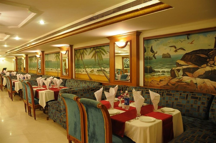 Imagen del bar/restaurante del Hotel Bangalore International. Foto 3