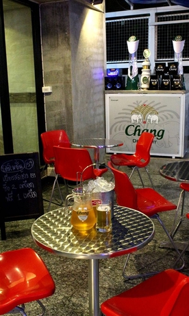 Imagen del bar/restaurante del Hotel Bangkok 68. Foto 2