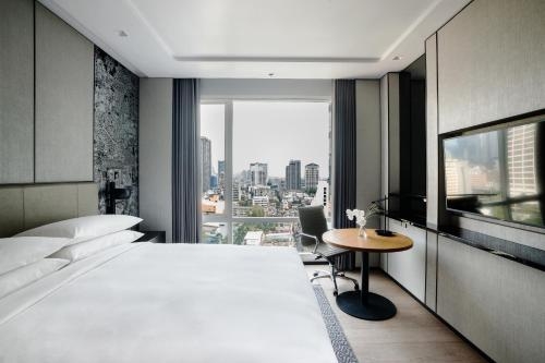 Imagen de la habitación del Hotel Bangkok Marriott The Surawongse. Foto 10