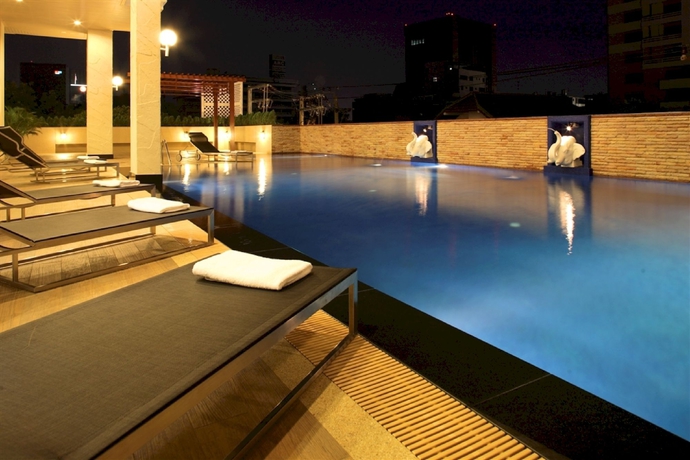 Imagen de la piscina del Hotel Bangkok Patio. Foto 16