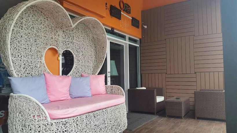 Imagen de los exteriores del Hotel Bangkok Travel Suites. Foto 6
