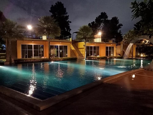 Imagen de la habitación del Hotel Bangkok grand resort. Foto 11