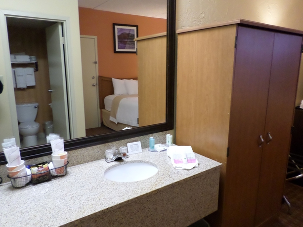 Imagen de la habitación del Hotel Bangor Suites Airport. Foto 4