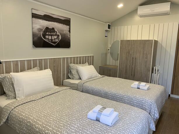 Imagen de la habitación del Hotel Bangpakong Boat Club. Foto 16