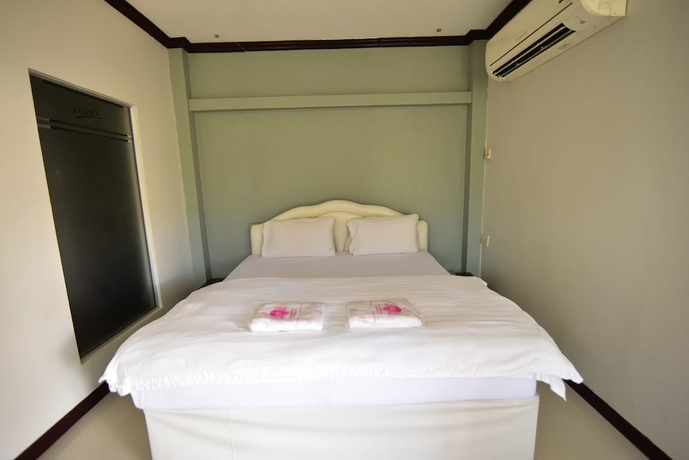 Imagen de la habitación del Hotel Bangrak Resort. Foto 7
