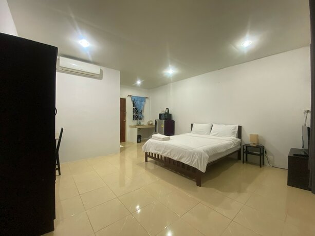 Imagen de la habitación del Hotel Bangtao Corner. Foto 19