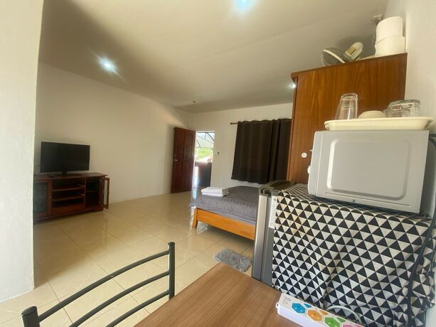 Imagen de la habitación del Hotel Bangtao Corner. Foto 20