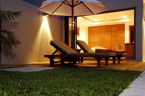 Imagen de la habitación del Hotel Bangtao Private Villas. Foto 17