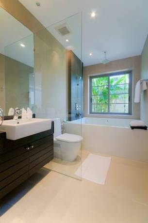 Imagen de la habitación del Hotel Bangtao Private Villas. Foto 22