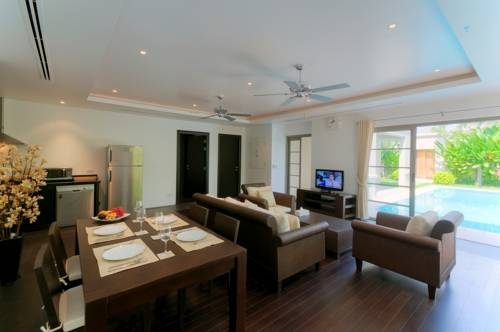 Imagen de la habitación del Hotel Bangtao Private Villas. Foto 30